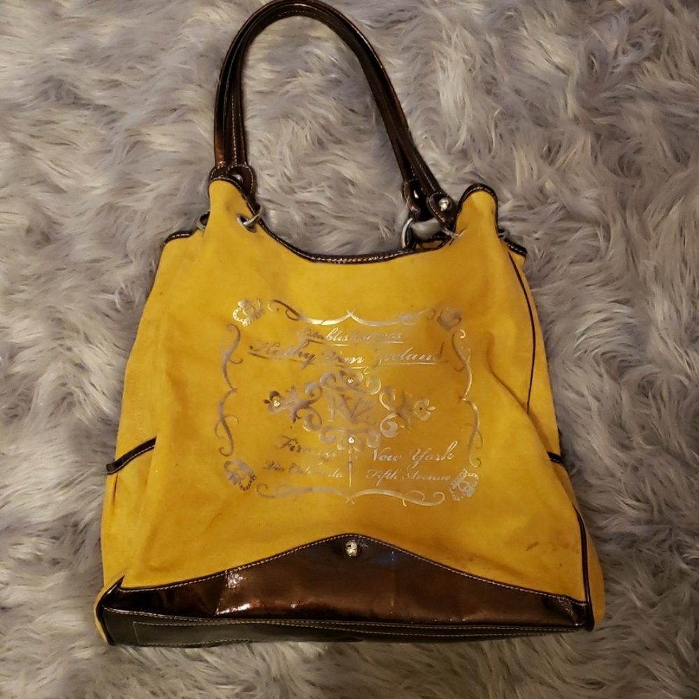 Free w/ $20 purchase Large Kathy van Zealand bag